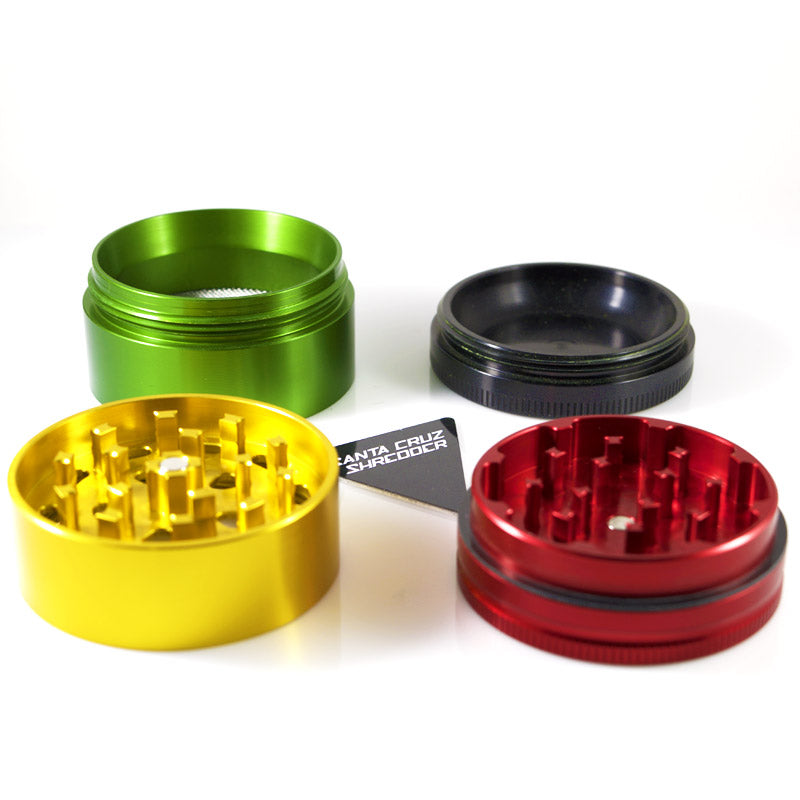 MEDIUM 4 - PIECE RASTA SHREDDER - Smoke City